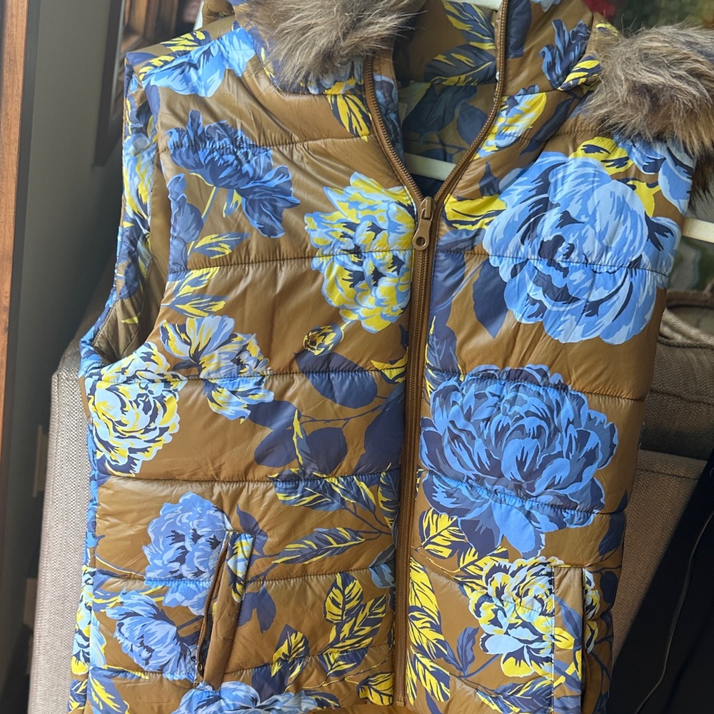 Floral Puffer Vest with Faux Fur Trim